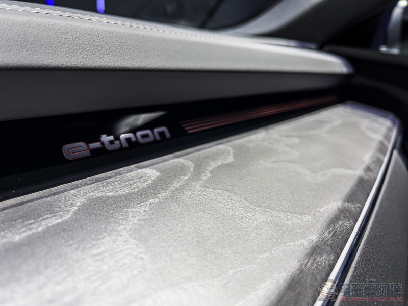 Audi e-tron 電動 SUV 正式在台開賣,更「黃金比例」的 55 quattro advanced 驚喜登場 - 電腦王阿達 Audi e-tron 電動 SUV 正式在台開賣,更「黃金比例」的 55 quattro advanced 驚喜登場 - 電腦王阿達