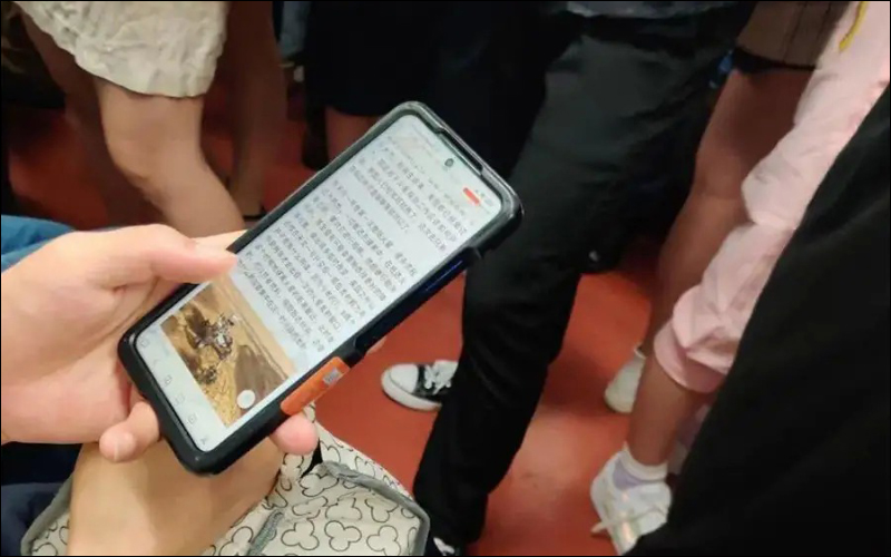 疑似紅米 Redmi K40 Pro 工程機曝光!可能是 Redmi 首款 S888 5G 旗艦手機,這次依然是在地鐵車廂被拍到 - 電腦王阿達 疑似紅米 Redmi K40 Pro 工程機曝光!可能是 Redmi 首款 S888 5G 旗艦手機,這次依然是在地鐵車廂被拍到 - 電腦王阿達