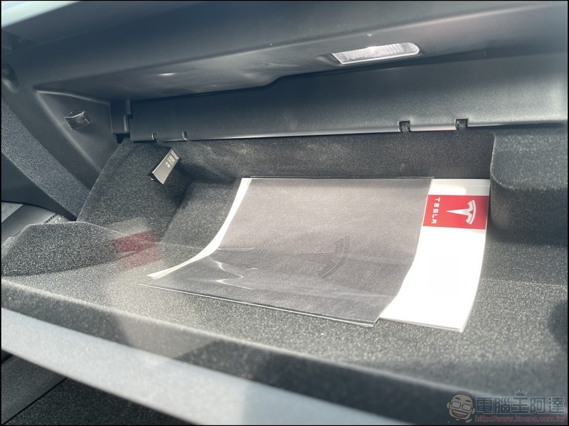 特斯拉 TESLA Model 3 2021 款開箱 - 18 特斯拉 TESLA Model 3 2021 款開箱 - 18