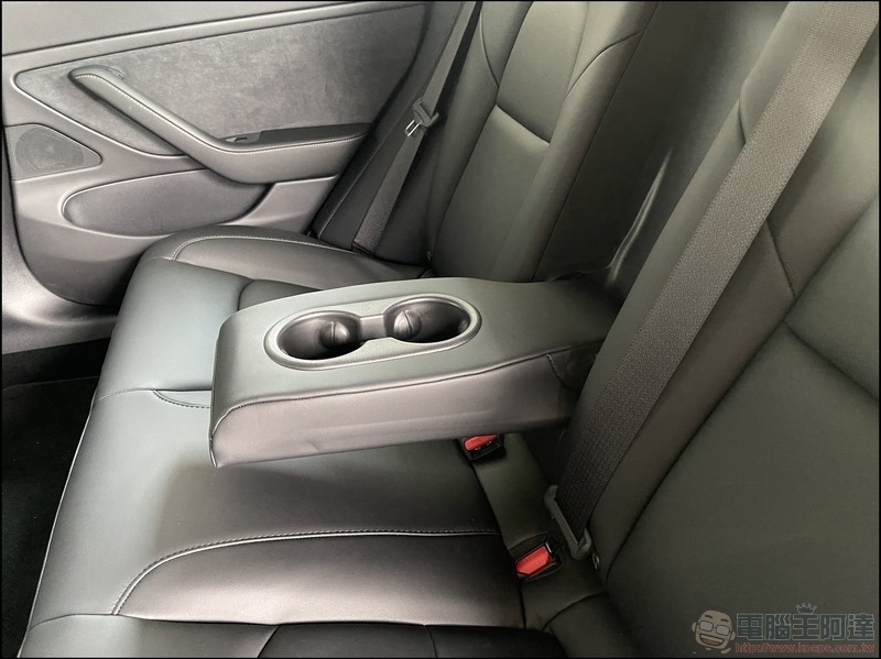 特斯拉 TESLA Model 3 2021 款開箱 - 21 特斯拉 TESLA Model 3 2021 款開箱 - 21