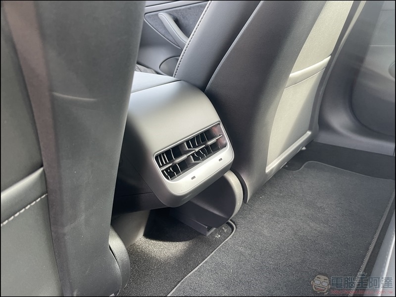 特斯拉 TESLA Model 3 2021 款開箱 - 22 特斯拉 TESLA Model 3 2021 款開箱 - 22
