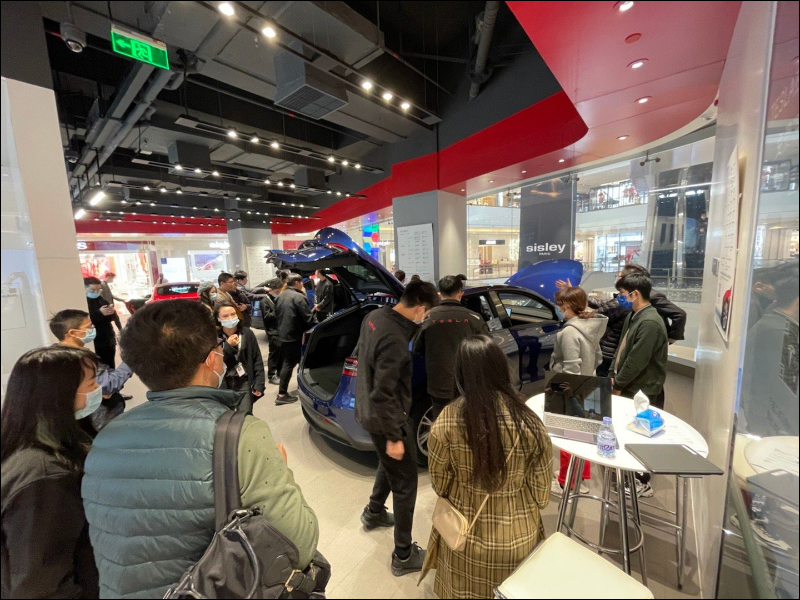 Tesla Model Y 在中國大賣,人氣爆棚擠爆各地特斯拉體驗店 - 電腦王阿達 Tesla Model Y 在中國大賣,人氣爆棚擠爆各地特斯拉體驗店 - 電腦王阿達