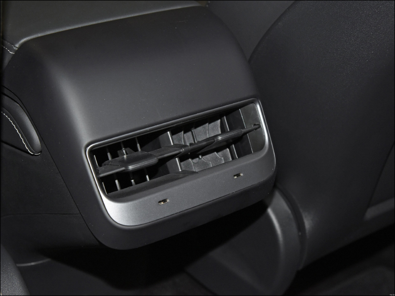 Tesla Model Y 價格以外還有驚喜? 中國版實拍看更多細節 - 電腦王阿達 Tesla Model Y 價格以外還有驚喜? 中國版實拍看更多細節 - 電腦王阿達