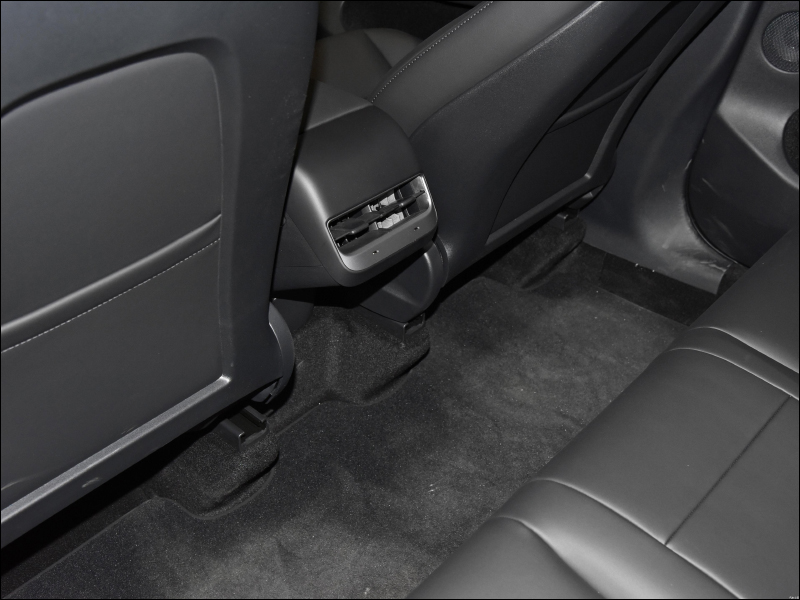 Tesla Model Y 價格以外還有驚喜? 中國版實拍看更多細節 - 電腦王阿達 Tesla Model Y 價格以外還有驚喜? 中國版實拍看更多細節 - 電腦王阿達