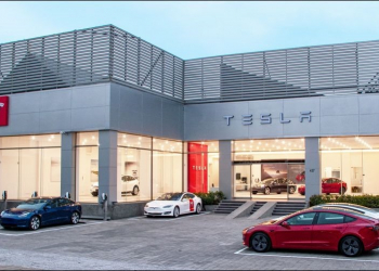特斯拉高雄服務體驗中心 Tesla Center 開幕，Model 3 白色內裝現貨車下週開放現場預定 - 電腦王阿達