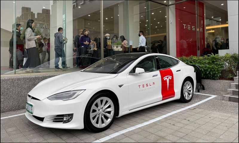 特斯拉高雄服務體驗中心 Tesla Center 開幕，Model 3 白色內裝現貨車下週開放現場預定 - 電腦王阿達