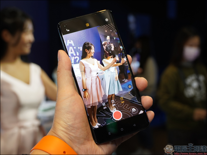 OPPO Reno5 、Reno5 Pro 正式在台發表:全新升級 AI 錄影、獨家 Reno Glow 2.0 星鑽工藝打造精緻外觀 - 電腦王阿達 OPPO Reno5 、Reno5 Pro 正式在台發表:全新升級 AI 錄影、獨家 Reno Glow 2.0 星鑽工藝打造精緻外觀 - 電腦王阿達