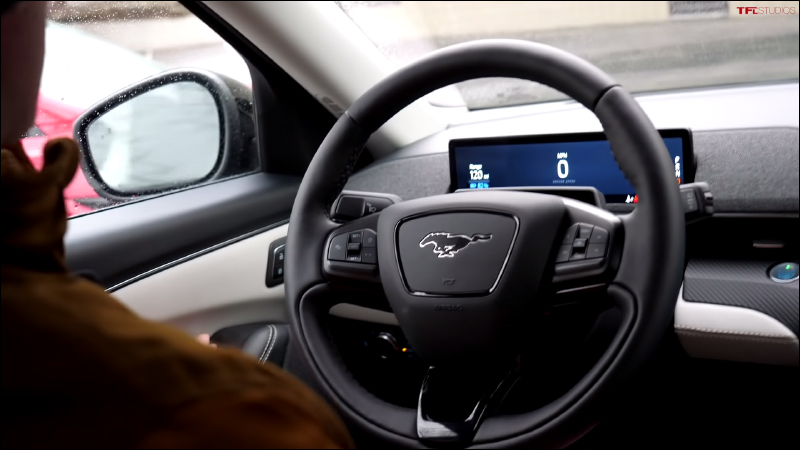 外國 YouTube 頻道評價福特純電野馬 Mustang Mach-E vs. 特斯拉 Model Y ,兩者有哪些差異? - 電腦王阿達 外國 YouTube 頻道評價福特純電野馬 Mustang Mach-E vs. 特斯拉 Model Y ,兩者有哪些差異? - 電腦王阿達