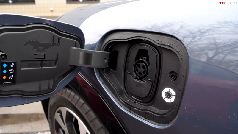 外國 YouTube 頻道評價福特純電野馬 Mustang Mach-E vs. 特斯拉 Model Y ,兩者有哪些差異? - 電腦王阿達 外國 YouTube 頻道評價福特純電野馬 Mustang Mach-E vs. 特斯拉 Model Y ,兩者有哪些差異? - 電腦王阿達