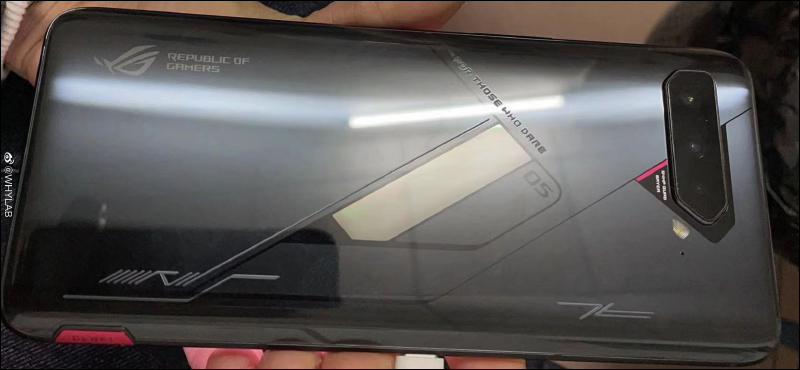ROG Phone 5 真機動圖曝光！機身背面加入 ROG Vision 功能副螢幕，可顯示遊戲、充電、來電通知等訊息 - 電腦王阿達