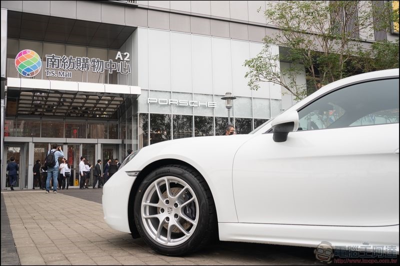 全球首間 Porsche Studio 保時捷都會概念店於南紡夢時代正式開幕 - 13 全球首間 Porsche Studio 保時捷都會概念店於南紡夢時代正式開幕 - 13