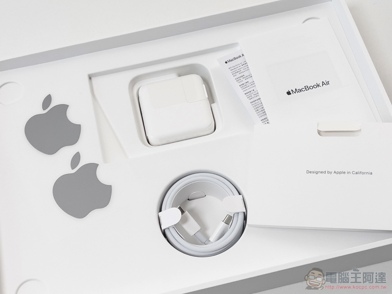 哪些 Apple 產品隨附充電變壓器?(還有哪些不附充電器) - 電腦王阿達 M1 MacBook Air 開箱體驗:最驚喜的不變 - 電腦王阿達