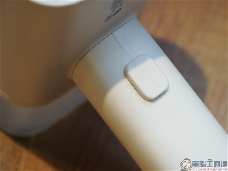 Lofans 手持式掛燙機 GT306LW 開箱:輕巧好收納、隨手燙衣超方便! - 電腦王阿達 Lofans 手持式掛燙機 GT306LW 開箱:輕巧好收納、隨手燙衣超方便! - 電腦王阿達