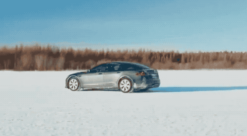 特斯拉秀了一段 Model S Plaid 冬季測試影片，亮點竟是用了一般方向盤（？） - 電腦王阿達