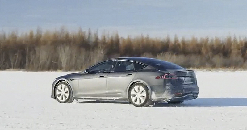 Model S Plaid 冬季測試