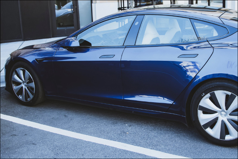 特斯拉配備全新 Yoke 平把方向盤的 TESLA Model S 實車首度曝光!小細節和官方仍與圖片有些不同 - 電腦王阿達 特斯拉配備全新 Yoke 平把方向盤的 TESLA Model S 實車首度曝光!小細節和官方仍與圖片有些不同 - 電腦王阿達