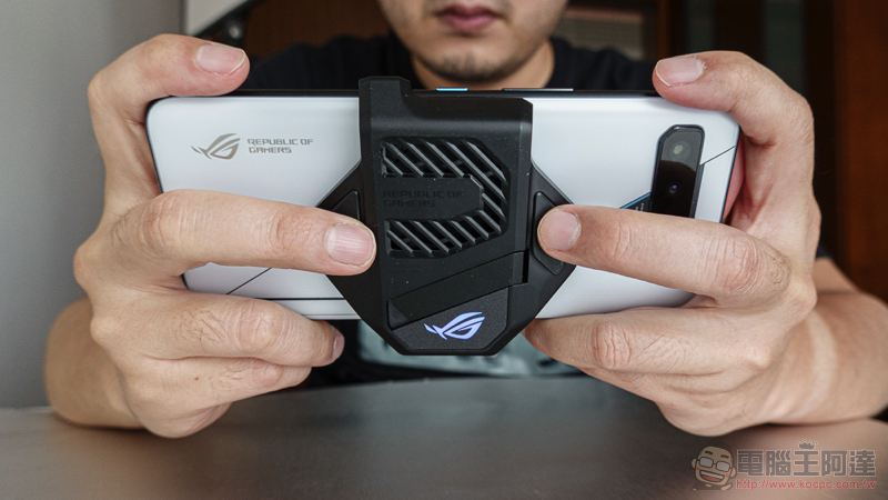 ROG Phone 5 Ultimate 開箱體驗:細節滿滿的最強遊戲手機(評價 評測 動手玩) - 電腦王阿達 ROG Phone 5 Ultimate 開箱體驗:細節滿滿的最強遊戲手機(評價 評測 動手玩) - 電腦王阿達