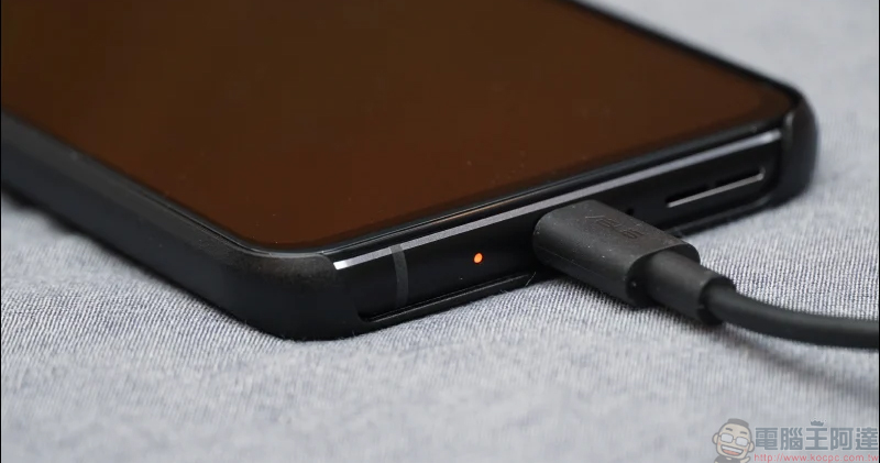 揭開常見迷思:iPhone 用戶對 Android 的 5 個錯誤印象 - 電腦王阿達 手機充電時,該先插手機還是先插電源? - 電腦王阿達