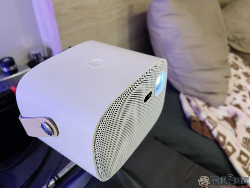 OVO U5 智慧投影機開箱動手玩:輕盈、護眼,150 吋掌上無框電視帶著走!正版第四台影音內容專屬優惠 - 電腦王阿達 OVO U5 智慧投影機開箱動手玩:輕盈、護眼,150 吋掌上無框電視帶著走!正版第四台影音內容專屬優惠 - 電腦王阿達