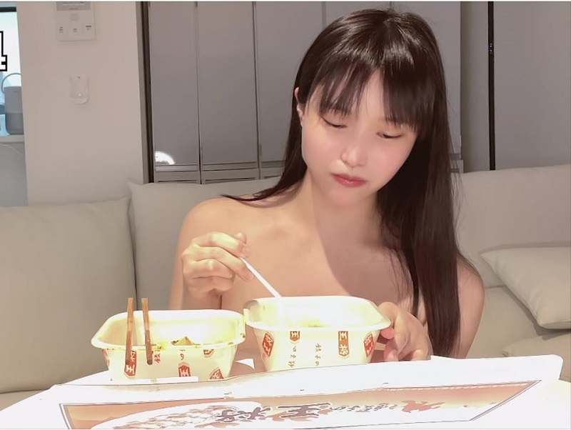 繼脫衣吃餃子 日本寫真偶像小泉かな感謝影片進一步脫衣吃香蕉 - 電腦王阿達 繼脫衣吃餃子 日本寫真偶像小泉かな感謝影片進一步脫衣吃香蕉 - 電腦王阿達