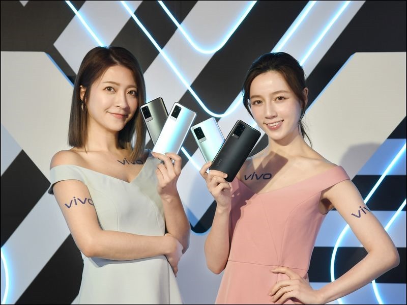 vivo X60系列預購開紅盤,平均每日銷量較上一代X50系列成長4.2倍。 vivo X60系列預購開紅盤,平均每日銷量較上一代X50系列成長4.2倍。