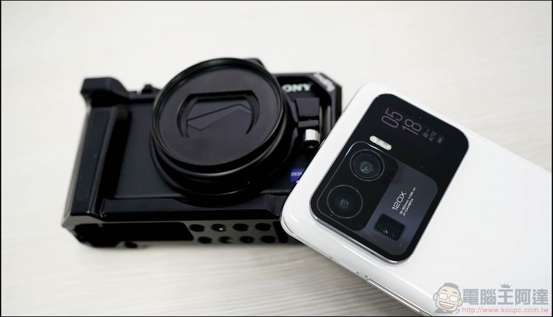 小米 11 Ultra vs Sony ZV-1 小米 11 Ultra vs Sony ZV-1