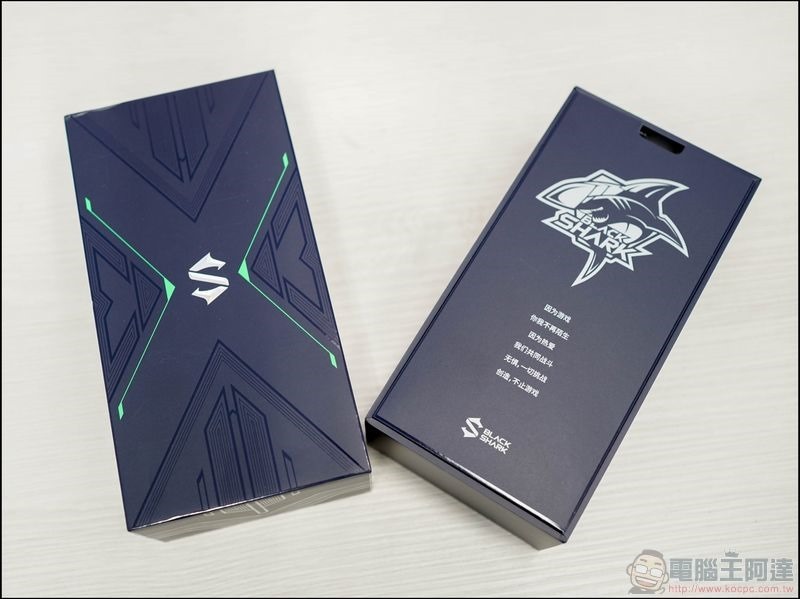 黑鯊 4 電競手機開箱 - 02 黑鯊 4 電競手機開箱 - 02