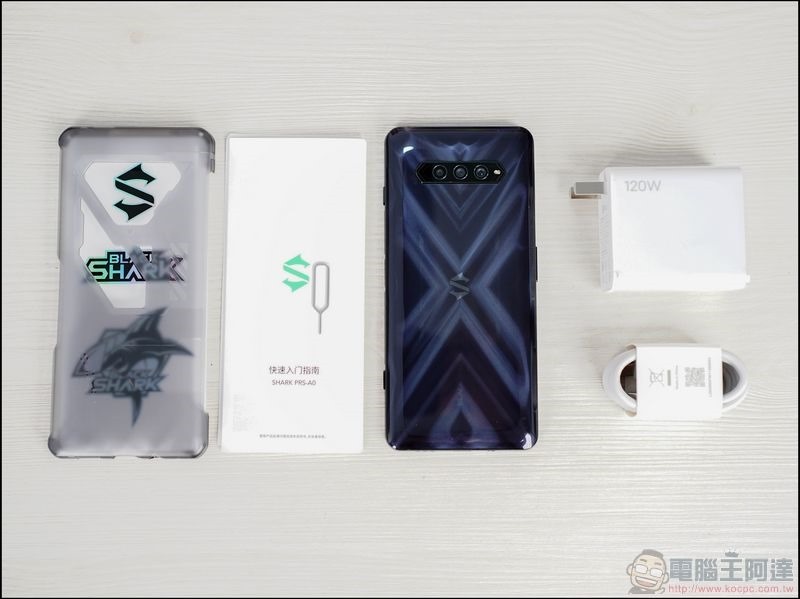 黑鯊 4 電競手機開箱 - 04 黑鯊 4 電競手機開箱 - 04