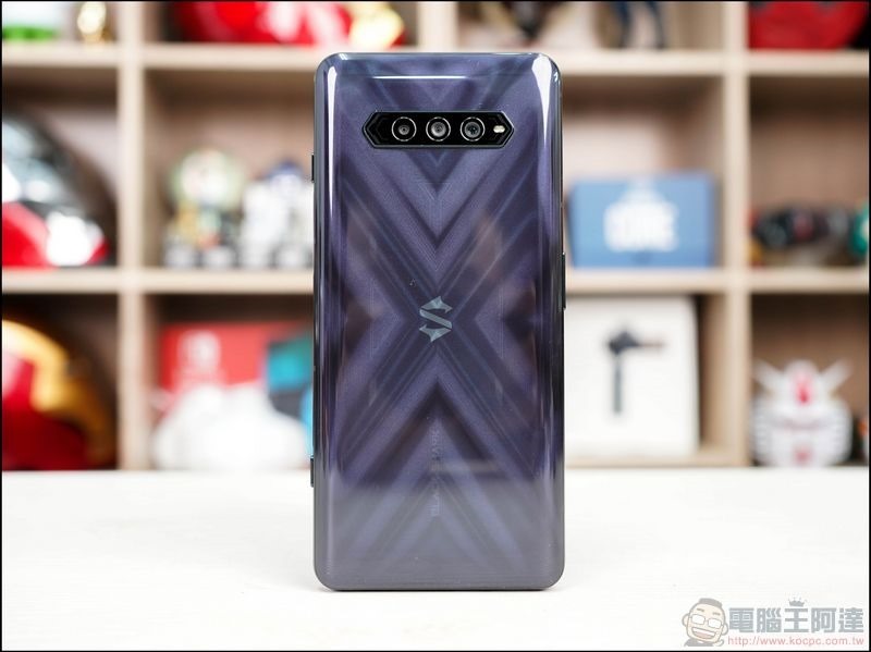 黑鯊 4 電競手機開箱 - 13 黑鯊 4 電競手機開箱 - 13