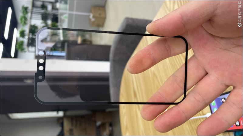 iPhone 13 螢幕保護貼曝光,對比 iPhone 12 確認瀏海終於縮小了! - 電腦王阿達 iPhone 13 螢幕保護貼曝光,對比 iPhone 12 確認瀏海終於縮小了! - 電腦王阿達