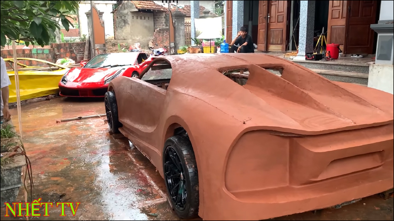 國外農夫神人土炮打造 Bugatti Chiron 山豬王,靠的就是泥土 - 電腦王阿達 國外農夫神人土炮打造 Bugatti Chiron 山豬王,靠的就是泥土 - 電腦王阿達