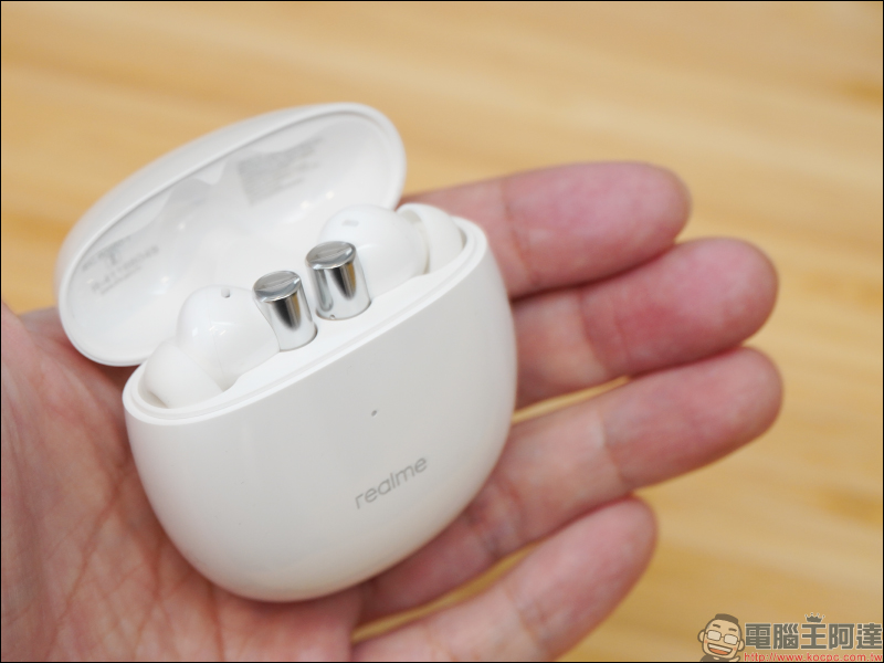 realme Buds Air 2 Neo 開箱、動手玩|敢越級再延續,同價位首款主動降噪真無線藍牙耳機!通透模式通勤更安全(同場加映:realme Buds Air 2 外觀比較) - 電腦王阿達 realme Buds Air 2 Neo 開箱、動手玩|敢越級再延續,同價位首款主動降噪真無線藍牙耳機!通透模式通勤更安全(同場加映:realme Buds Air 2 外觀比較) - 電腦王阿達