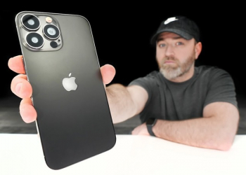 國外知名 YouTuber 搶先開箱 iPhone 13 Pro Max，並與 iPhone 12 Pro Max 比較 - 電腦王阿達
