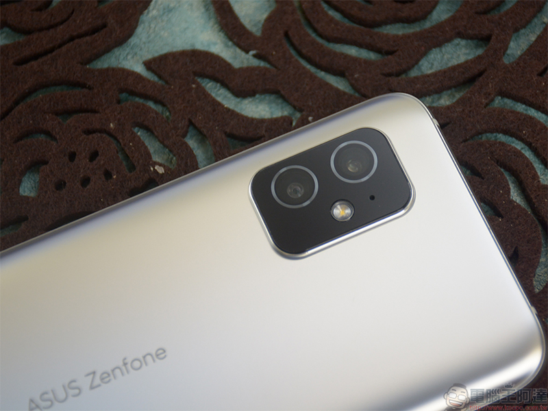 ZenFone 8 快速動手玩，麻雀雖小，效能、電力絕不打折 - 電腦王阿達