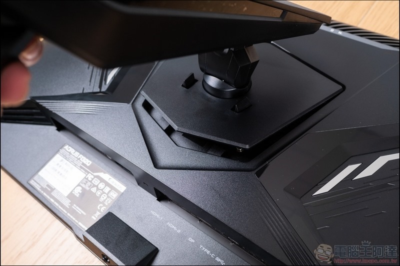 AORUS FI32Q Gaming Monitor 開箱 - 05 AORUS FI32Q Gaming Monitor 開箱 - 05