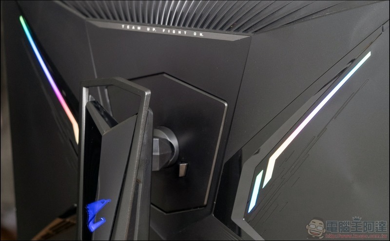 AORUS FI32Q Gaming Monitor 開箱 - 11 AORUS FI32Q Gaming Monitor 開箱 - 11