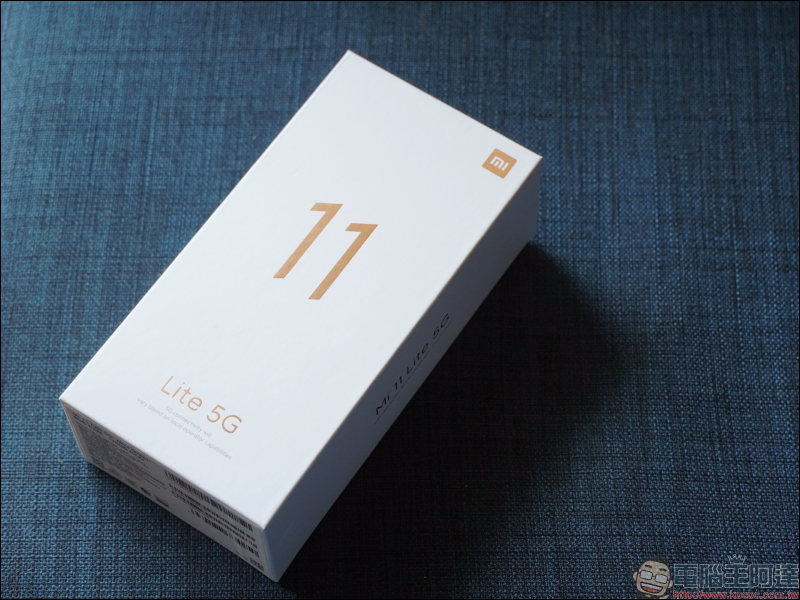 小米 11 Lite 5G 開箱動手玩｜史上最輕薄小米手機來了！6.55 吋 90Hz 大螢幕、159g 與 6.81mm 極致輕薄 - 電腦王阿達