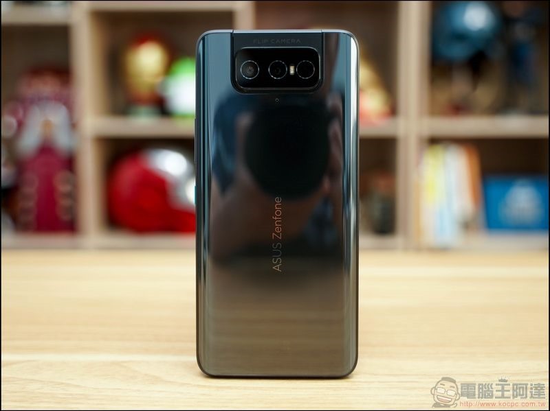 ASUS Zenfone 8 FLIP 開箱 - 02 ASUS Zenfone 8 FLIP 開箱 - 02