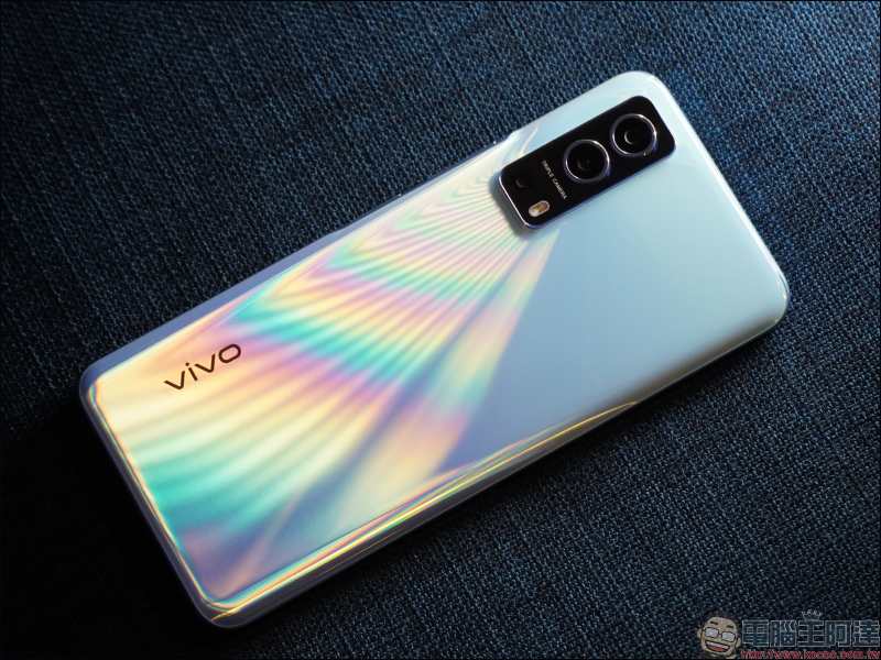 vivo Y52 5G 開箱動手玩|4800 萬像素相機、5G 雙卡雙待、5000mAh 大電量超持久續航的生活影像玩家 - 電腦王阿達 vivo Y52 5G 開箱動手玩|4800 萬像素相機、5G 雙卡雙待、5000mAh 大電量超持久續航的生活影像玩家 - 電腦王阿達