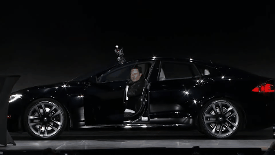 特斯拉 Model S 官方教學影片釋出:全新駕駛介面、Yoke 方向盤操作一次搞懂!(同場加映:Model S Plaid 簡單粗暴的起步加速實錄) - 電腦王阿達 特斯拉 Model S 官方教學影片釋出:全新駕駛介面、Yoke 方向盤操作一次搞懂!(同場加映:Model S Plaid 簡單粗暴的起步加速實錄) - 電腦王阿達