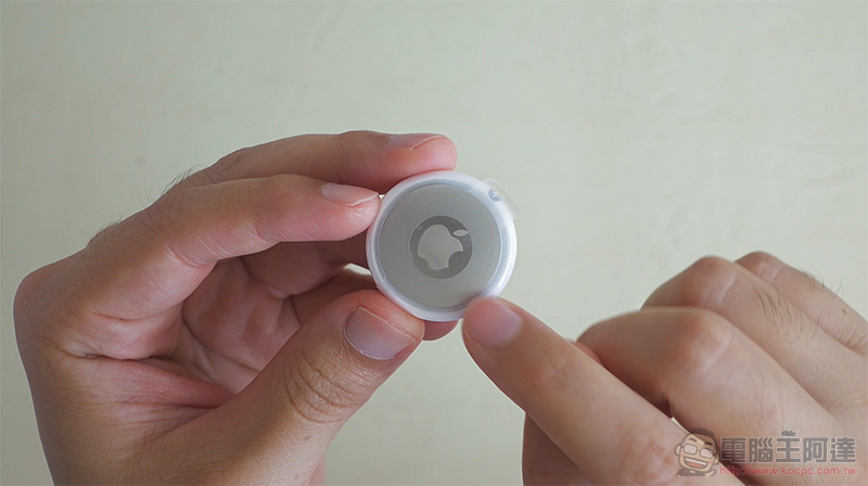 有人為 Apple 巧控滑鼠加了「輔助輪」想邊充邊用，卻忽略了很嚴重的問題（咦） - 電腦王阿達