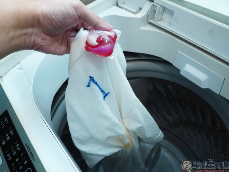 SAWAWA 淨衣專家「洗衣機專用微米氣泡產生器」動手玩｜ 100 億個微米氣泡、安裝容易，髒衣還原神器！ - 電腦王阿達