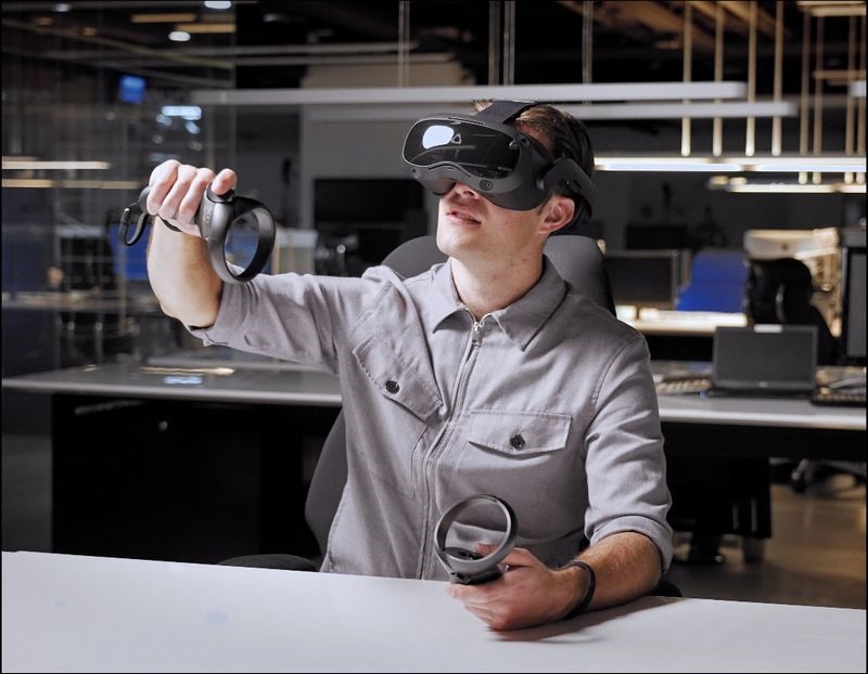 HTC新聞資料-VIVE Focus 3 輕鬆便利於工作空間中使用 HTC新聞資料-VIVE Focus 3 輕鬆便利於工作空間中使用