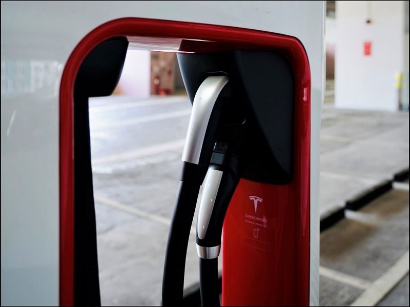Supercharger 超充站給其他電動車使用