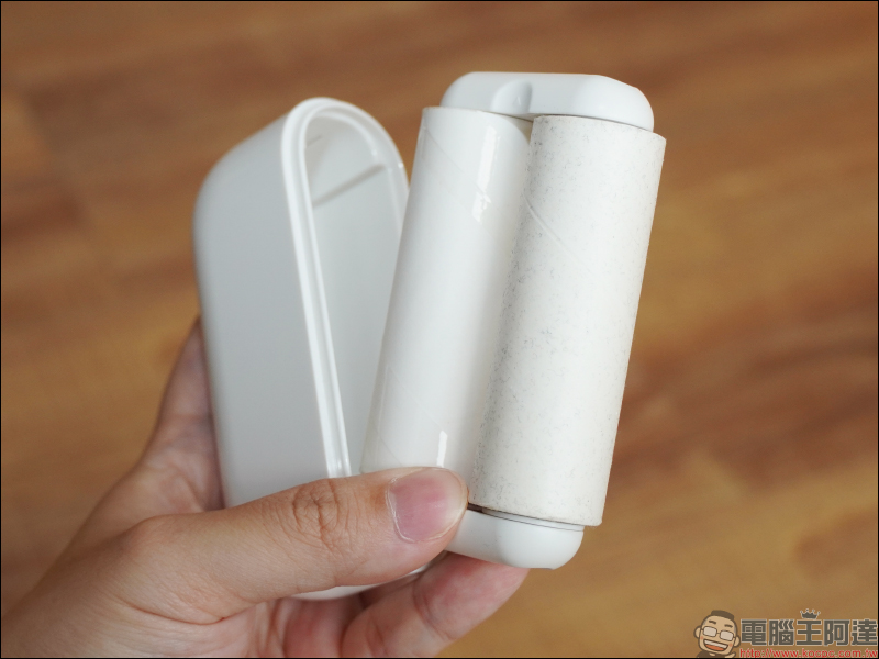 Kamera 超實用 5 款生活小物開箱|車用後座頭枕支架、萬用折疊手機夾、皮革防水桌墊、滾筒黏毛器、電池收納盒 - 電腦王阿達 Kamera 超實用 5 款生活小物開箱|車用後座頭枕支架、萬用折疊手機夾、皮革防水桌墊、滾筒黏毛器、電池收納盒 - 電腦王阿達