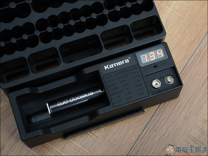 Kamera 超實用 5 款生活小物開箱|車用後座頭枕支架、萬用折疊手機夾、皮革防水桌墊、滾筒黏毛器、電池收納盒 - 電腦王阿達 Kamera 超實用 5 款生活小物開箱|車用後座頭枕支架、萬用折疊手機夾、皮革防水桌墊、滾筒黏毛器、電池收納盒 - 電腦王阿達