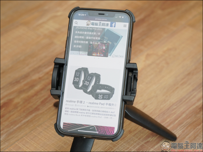 Kamera 超實用 5 款生活小物開箱|車用後座頭枕支架、萬用折疊手機夾、皮革防水桌墊、滾筒黏毛器、電池收納盒 - 電腦王阿達 Kamera 超實用 5 款生活小物開箱|車用後座頭枕支架、萬用折疊手機夾、皮革防水桌墊、滾筒黏毛器、電池收納盒 - 電腦王阿達