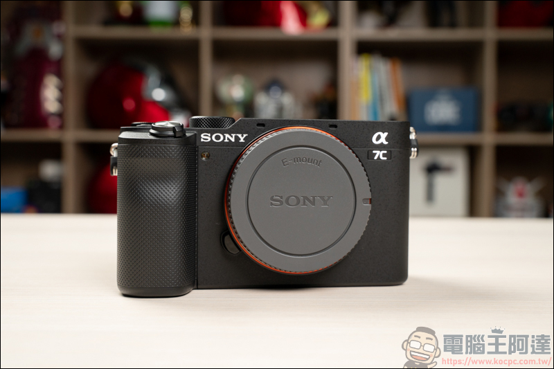 對焦快+翻轉螢幕!最輕巧全片幅單眼VLOG神器 SONY A7C 開箱 - 電腦王阿達 對焦快+翻轉螢幕!最輕巧全片幅單眼VLOG神器 SONY A7C 開箱 - 電腦王阿達