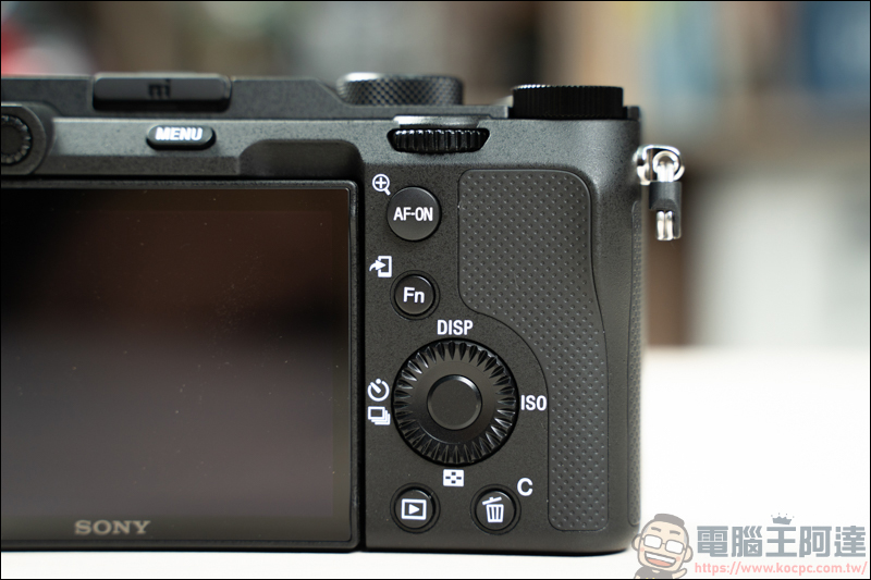對焦快+翻轉螢幕!最輕巧全片幅單眼VLOG神器 SONY A7C 開箱 - 電腦王阿達 對焦快+翻轉螢幕!最輕巧全片幅單眼VLOG神器 SONY A7C 開箱 - 電腦王阿達