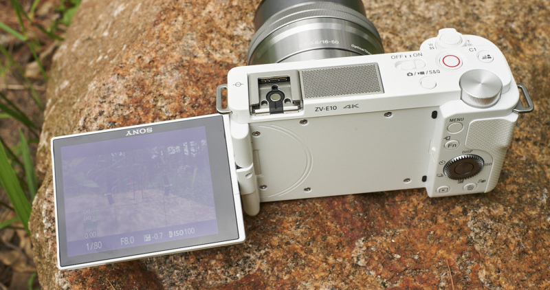 可換鏡Vlog 神器Sony ZV-E10 正式發表，無機身防震換到超輕343g 重量- 電腦王阿達